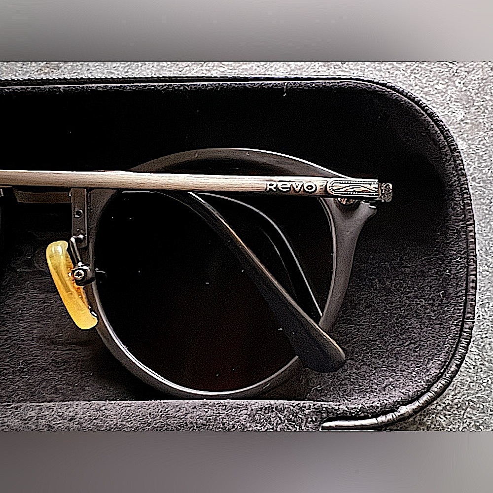 Revo Sunglasses - Shapes collection:
Black Frame Blue Mirror Lens 953-001-02 - Picture 7 of 12